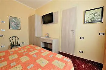 Отель Perlage Florence -with Private Parking & Fast Wifi Скандиччи
